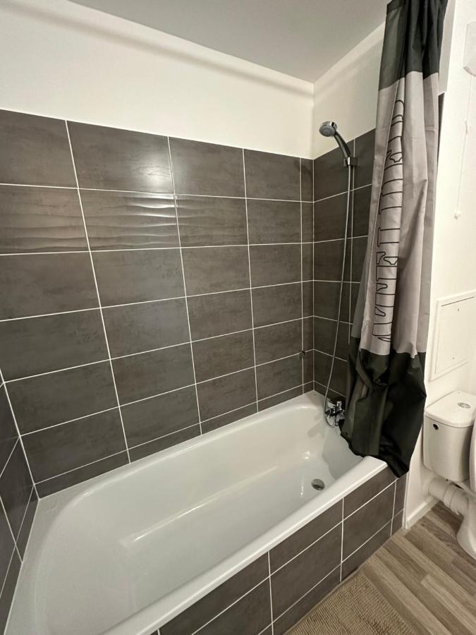Agreable 2 Pieces Avec Balcon Et Parking Transports By Immo Kit Bnb Sarcelles Buitenkant foto