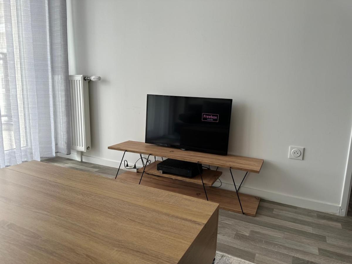 Agreable 2 Pieces Avec Balcon Et Parking Transports By Immo Kit Bnb Sarcelles Buitenkant foto